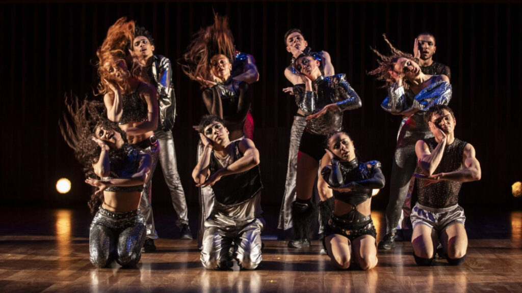 La Máquina Argentina de Danza llega a Pinamar y Tres de Febrero con «Algoritmo»
