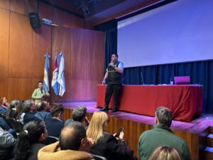 La Municipalidad llevó a cabo una jornada de sensibilización sobre educación vial con alumnos de escuelas secundarias