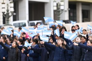 Cientos de estudiantes celebraron y manifestaron lealtad a la Bandera en una nueva edición “Sí, prometo”