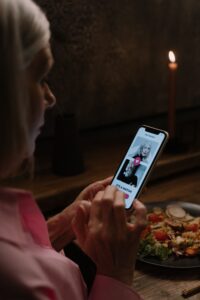 ¿Fuera de mercado? El peligro de medir tu valor en matches de Tinder