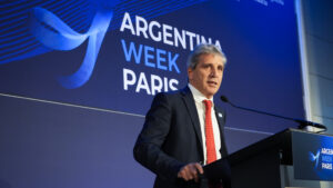 Luis Caputo: “El riesgo no está en las elecciones sino en perderse la oportunidad de invertir en Argentina”