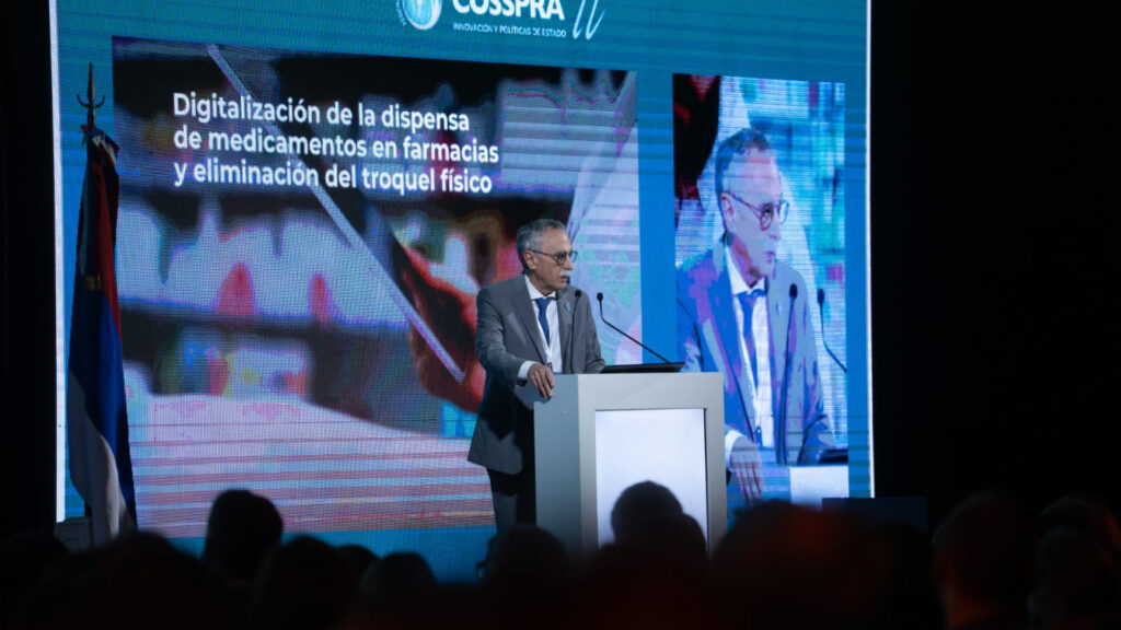 Lugones cuestionó los cobros de los colegios profesionales: “nadie debería pagar para trabajar”
